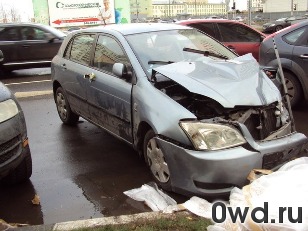 Битый автомобиль Toyota Corolla