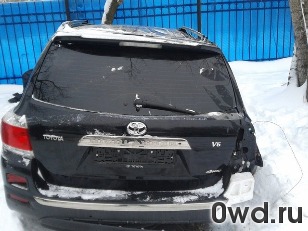 Битый автомобиль Toyota Highlander