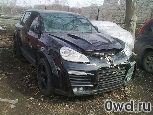 Битый автомобиль Porsche Cayenne