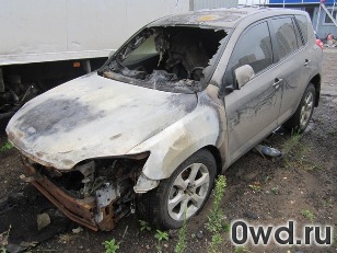 Битый автомобиль Toyota RAV4