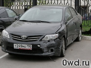 Битый автомобиль Toyota Corolla