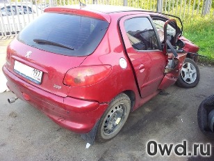 Битый автомобиль Peugeot 206