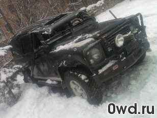 Битый автомобиль Land Rover Defender