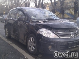 Битый автомобиль Nissan Tiida