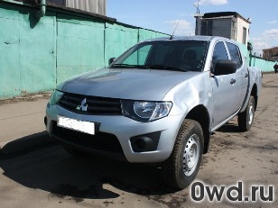 Битый автомобиль Mitsubishi L 200