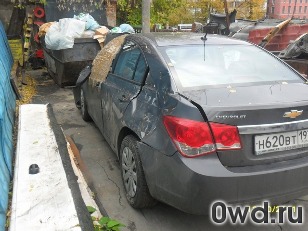 Битый автомобиль Chevrolet Cruze