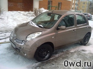 Битый автомобиль Nissan Micra