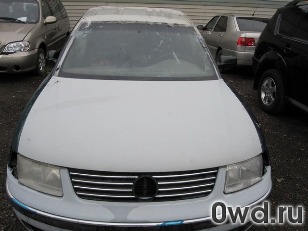 Битый автомобиль Volkswagen Passat