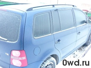 Битый автомобиль Volkswagen Touran