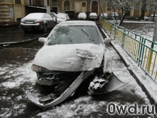 Битый автомобиль Subaru Legacy