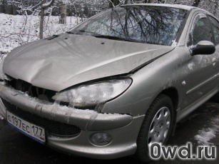 Битый автомобиль Peugeot 206