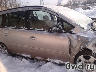 Битый автомобиль Opel Zafira