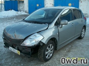 Битый автомобиль Nissan Tiida