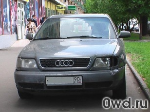 Битый автомобиль Audi 100