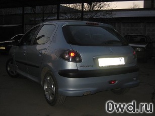 Битый автомобиль Peugeot 206