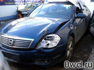 Битый автомобиль Nissan Teana