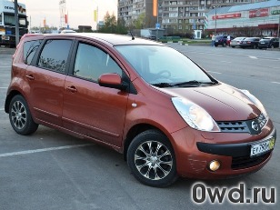 Битый автомобиль Nissan Note