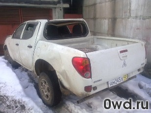 Битый автомобиль Mitsubishi L 200