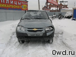 Битый автомобиль Chevrolet Niva