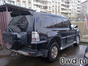 Битый автомобиль Mitsubishi Pajero