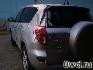 Битый автомобиль Toyota RAV4