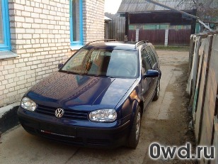 Битый автомобиль Volkswagen Golf