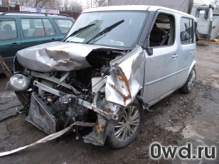 Битый автомобиль Nissan Cube