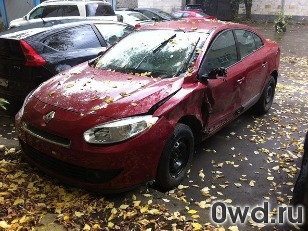 Битый автомобиль Renault Fluence