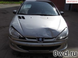 Битый автомобиль Peugeot 206