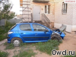 Битый автомобиль Peugeot 206