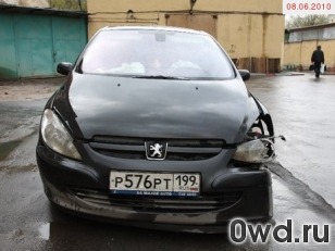 Битый автомобиль Peugeot 307