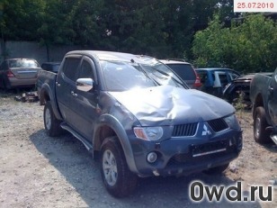 Битый автомобиль Mitsubishi L 200