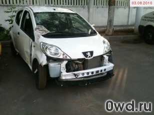 Битый автомобиль Peugeot 107