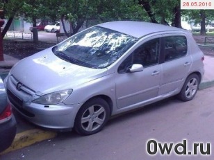 Битый автомобиль Peugeot 307