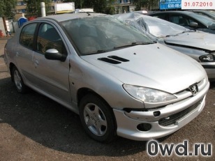 Битый автомобиль Peugeot 206