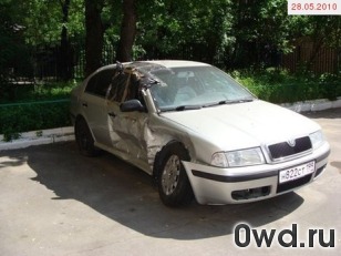 Битый автомобиль Skoda Octavia