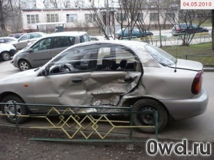 Битый автомобиль Chevrolet Lanos