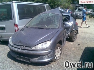 Битый автомобиль Peugeot 206