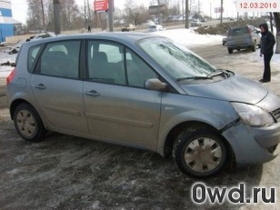 Битый автомобиль Renault Scenic