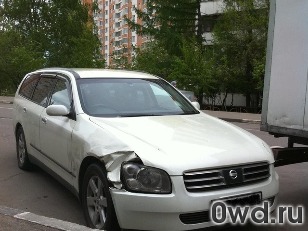 Битый автомобиль Nissan Stagea