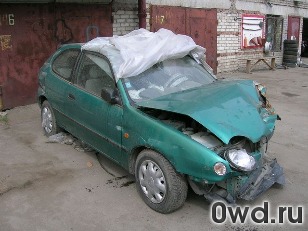 Битый автомобиль Toyota Corolla