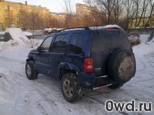 Битый автомобиль Jeep Liberty