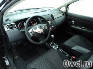 Битый автомобиль Nissan Tiida