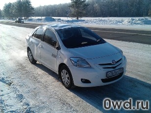 Битый автомобиль Toyota Belta