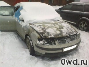 Битый автомобиль Volkswagen Passat