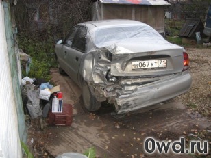 Битый автомобиль Chevrolet Lanos