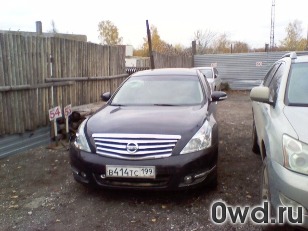 Битый автомобиль Nissan Teana