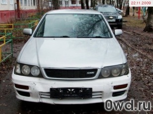 Битый автомобиль Nissan Bluebird