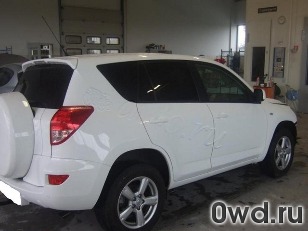 Битый автомобиль Toyota RAV4