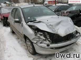 Битый автомобиль Peugeot 206